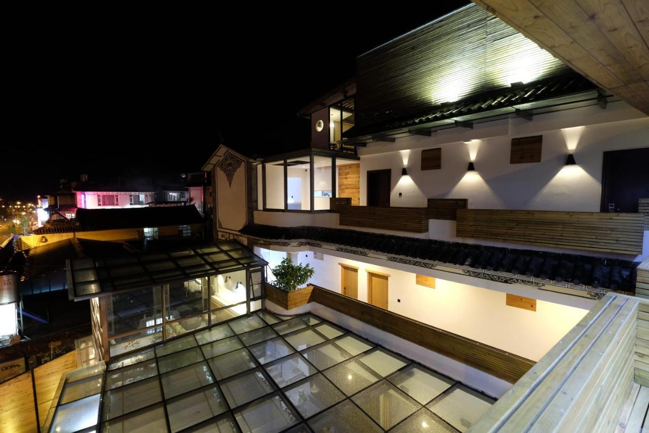 Dali Loft Travelling With Hostel Exterior foto